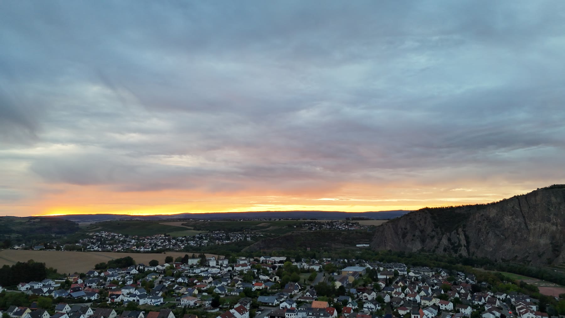 Sonnenuntergang über Ebernburg und dem Rotenfels